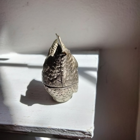 Vintage metal rooster trinket box pill box hand-made - Picture 3 of 9